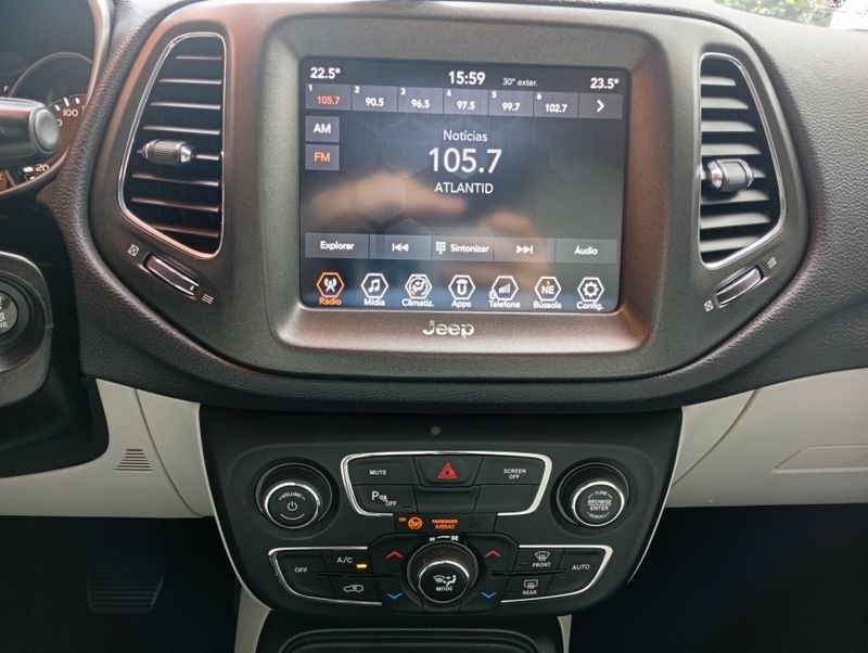 JEEP COMPASS 2.0 16V FLEX LONGITUDE AUTOMÁTICO 2018/2018 VINTAGE VEÍCULOS CAXIAS DO SUL / Carros no Vale