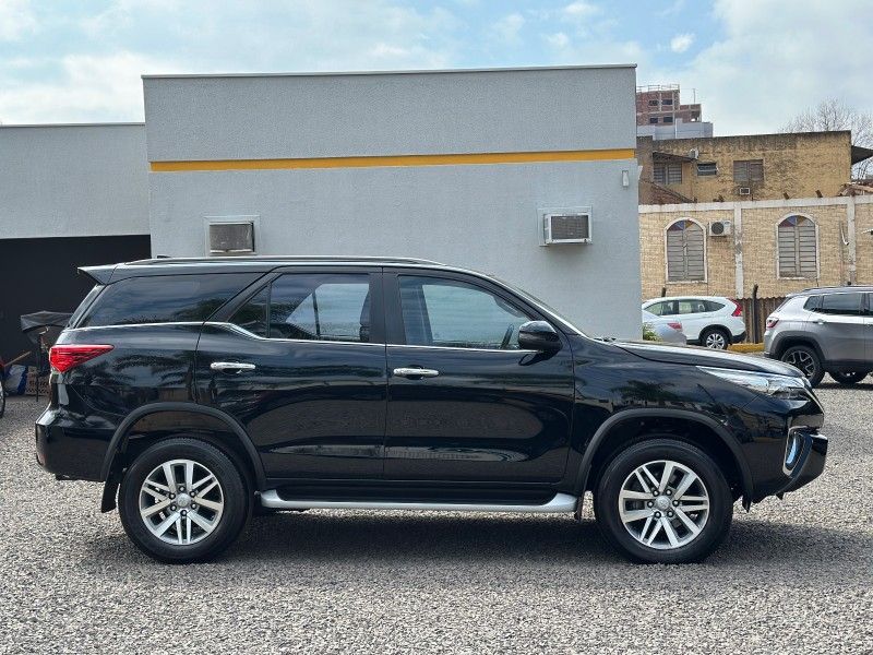 Toyota HILUX SW4 SRX 2.8 2019 NEUMANN VEÍCULOS ARROIO DO MEIO / Carros no Vale