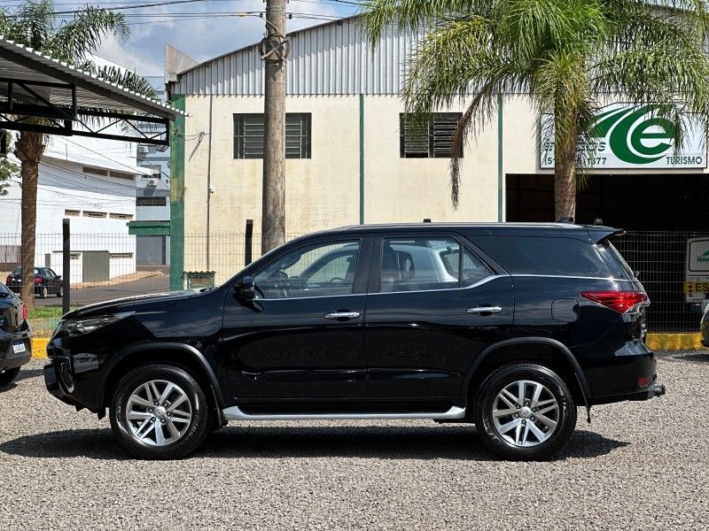 Toyota HILUX SW4 SRX 2.8 2019 NEUMANN VEÍCULOS ARROIO DO MEIO / Carros no Vale