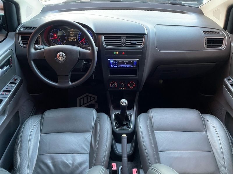 Volkswagen FOX 1.6 MI PRIME 8V FLEX 4P MANUAL 2010/2011 VINTAGE VEÍCULOS CAXIAS DO SUL / Carros no Vale