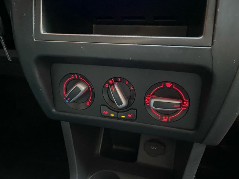Volkswagen FOX 1.6 MI PRIME 8V FLEX 4P MANUAL 2010/2011 VINTAGE VEÍCULOS CAXIAS DO SUL / Carros no Vale