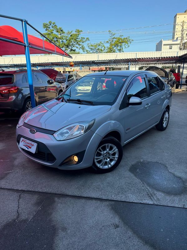 Ford FIESTA SEDAN CLASS 1.6 8V 2011 FERREIRA VEÍCULOS VENÂNCIO AIRES / Carros no Vale