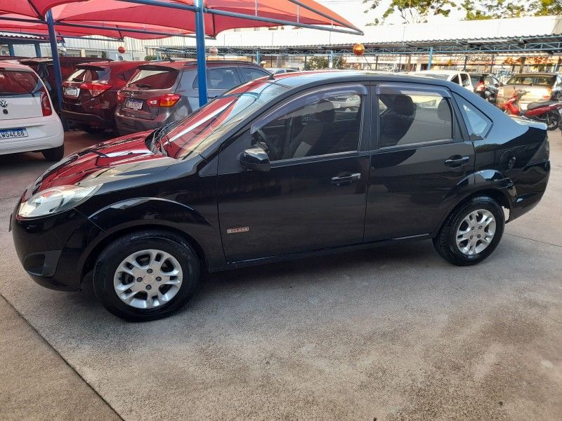 Ford FIESTA SEDAN CLASS 1.6 8V 2011 FERREIRA VEÍCULOS VENÂNCIO AIRES / Carros no Vale