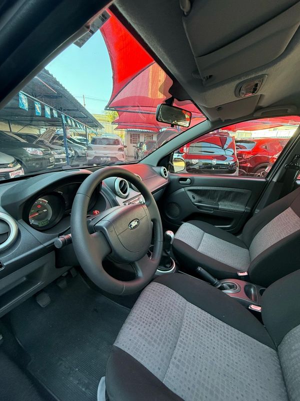 Ford FIESTA SEDAN CLASS 1.6 8V 2011 FERREIRA VEÍCULOS VENÂNCIO AIRES / Carros no Vale