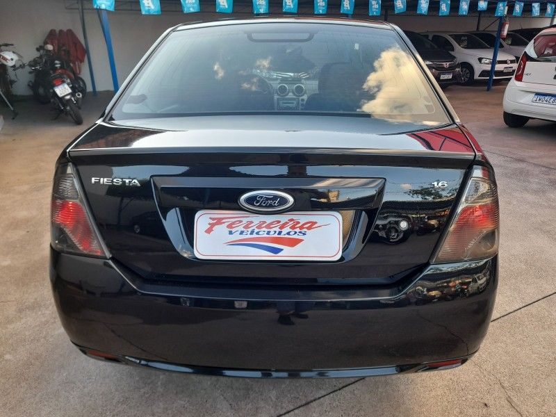 Ford FIESTA SEDAN CLASS 1.6 8V 2011 FERREIRA VEÍCULOS VENÂNCIO AIRES / Carros no Vale