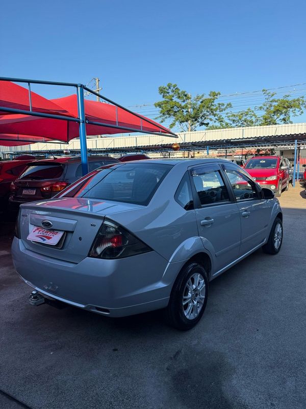 Ford FIESTA SEDAN CLASS 1.6 8V 2011 FERREIRA VEÍCULOS VENÂNCIO AIRES / Carros no Vale