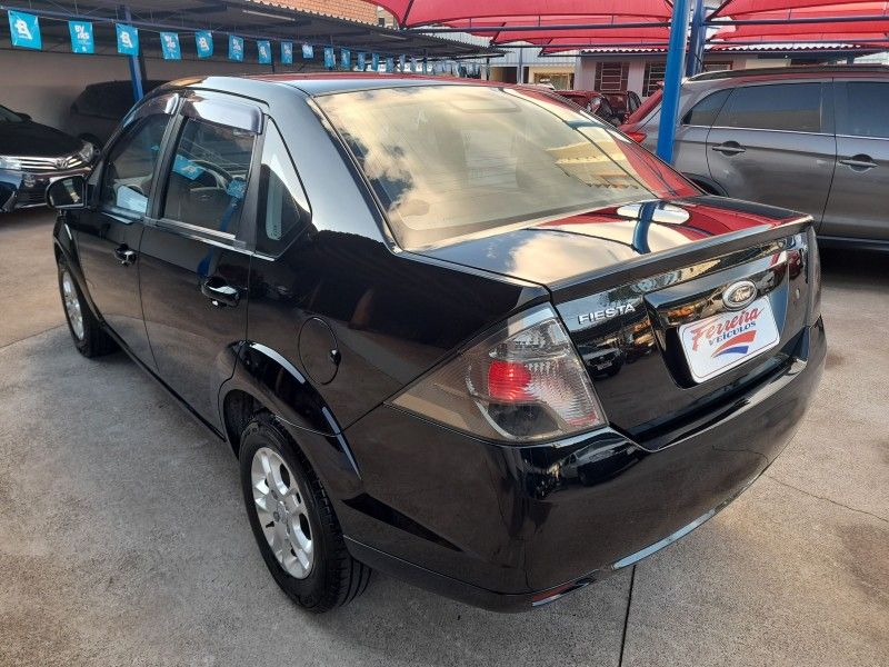 Ford FIESTA SEDAN CLASS 1.6 8V 2011 FERREIRA VEÍCULOS VENÂNCIO AIRES / Carros no Vale