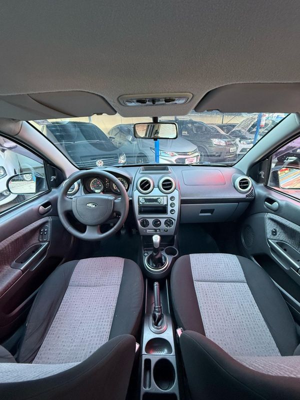 Ford FIESTA SEDAN CLASS 1.6 8V 2011 FERREIRA VEÍCULOS VENÂNCIO AIRES / Carros no Vale