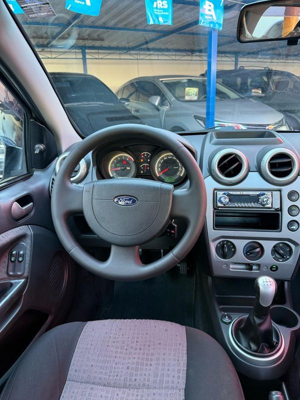 Ford FIESTA SEDAN CLASS 1.6 8V 2011 FERREIRA VEÍCULOS VENÂNCIO AIRES / Carros no Vale