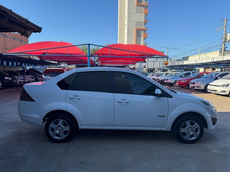 Ford FIESTA SEDAN CLASS 1.6 8V 2012 FERREIRA VEÍCULOS VENÂNCIO AIRES / Carros no Vale
