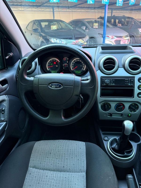 Ford FIESTA SEDAN CLASS 1.6 8V 2012 FERREIRA VEÍCULOS VENÂNCIO AIRES / Carros no Vale