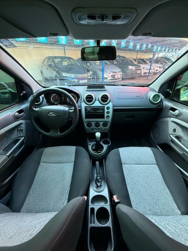 Ford FIESTA SEDAN CLASS 1.6 8V 2012 FERREIRA VEÍCULOS VENÂNCIO AIRES / Carros no Vale