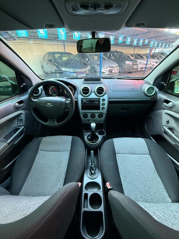 Ford FIESTA SEDAN CLASS 1.6 8V 2012 FERREIRA VEÍCULOS VENÂNCIO AIRES / Carros no Vale