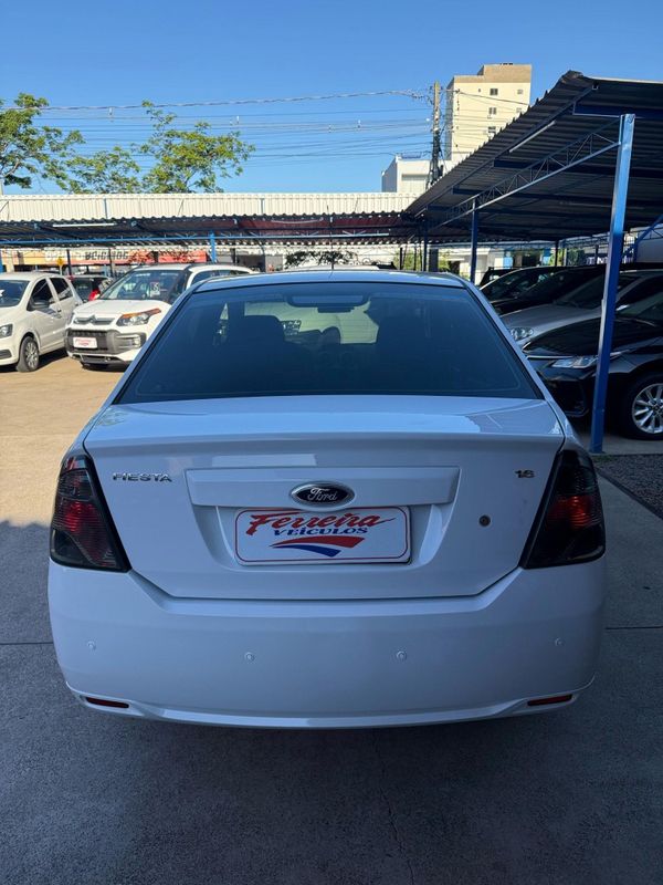 Ford FIESTA SEDAN CLASS 1.6 8V 2012 FERREIRA VEÍCULOS VENÂNCIO AIRES / Carros no Vale
