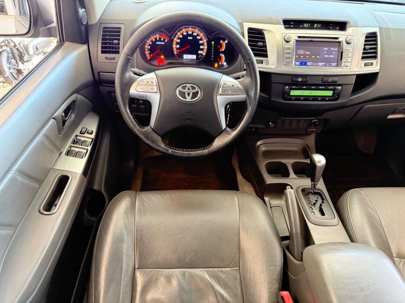 Toyota Hilux 2.7 Vvt-i Cd Srv 4×2 2015/2015 COVEL VEICULOS ENCANTADO / Carros no Vale