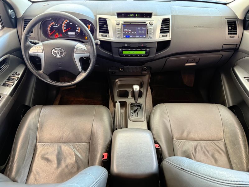 Toyota Hilux 2.7 Vvt-i Cd Srv 4×2 2015/2015 COVEL VEICULOS ENCANTADO / Carros no Vale