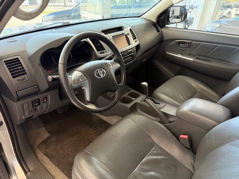 Toyota Hilux 2.7 Vvt-i Cd Srv 4×2 2015/2015 COVEL VEICULOS ENCANTADO / Carros no Vale