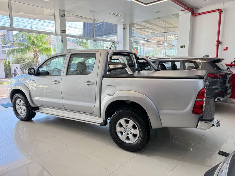 Toyota Hilux 2.7 Vvt-i Cd Srv 4×2 2015/2015 COVEL VEICULOS ENCANTADO / Carros no Vale
