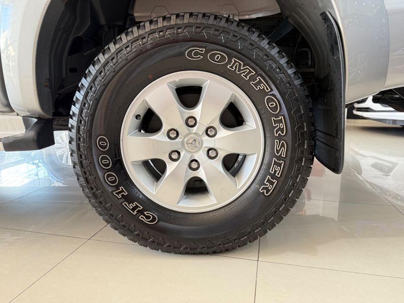 Toyota Hilux 2.7 Vvt-i Cd Srv 4×2 2015/2015 COVEL VEICULOS ENCANTADO / Carros no Vale