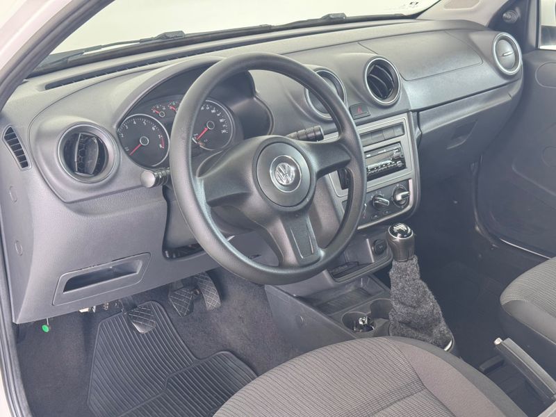 Volkswagen Saveiro Ce 2013/2014 COVEL VEICULOS ENCANTADO / Carros no Vale