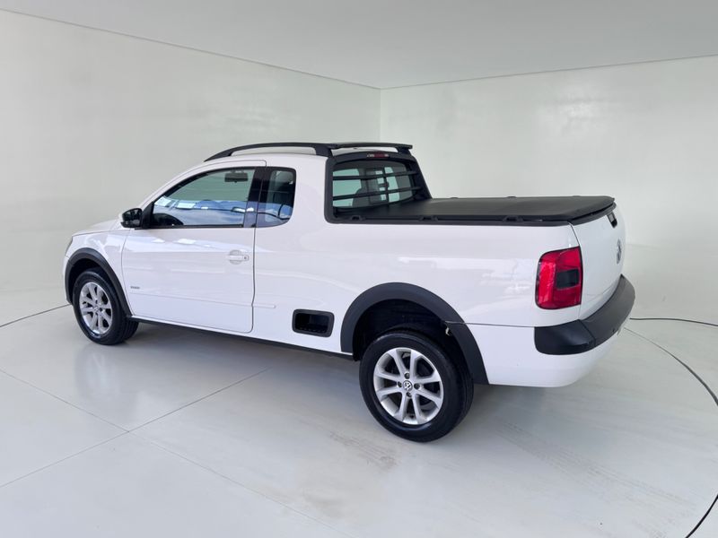 Volkswagen Saveiro Ce 2013/2014 COVEL VEICULOS ENCANTADO / Carros no Vale