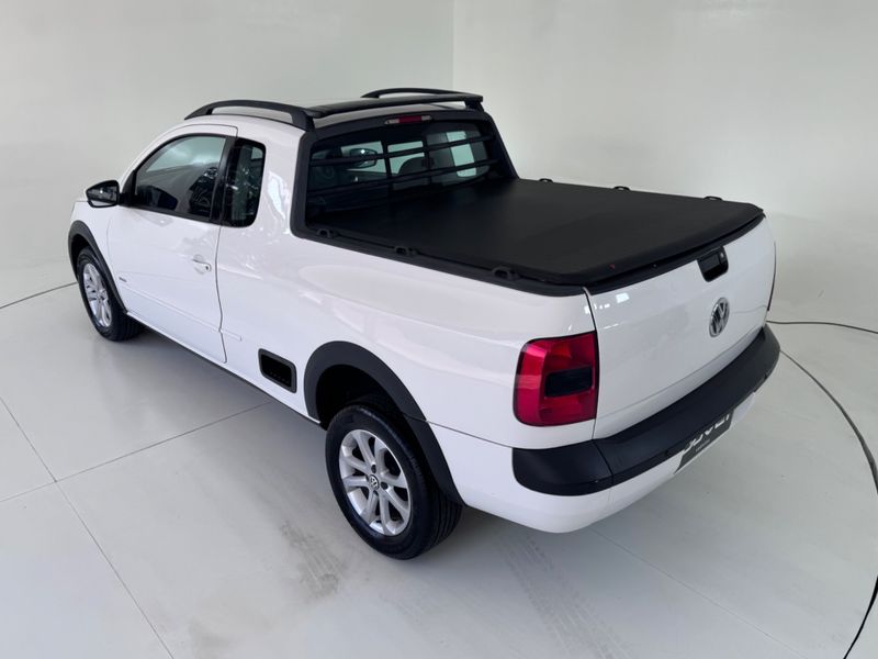 Volkswagen Saveiro Ce 2013/2014 COVEL VEICULOS ENCANTADO / Carros no Vale