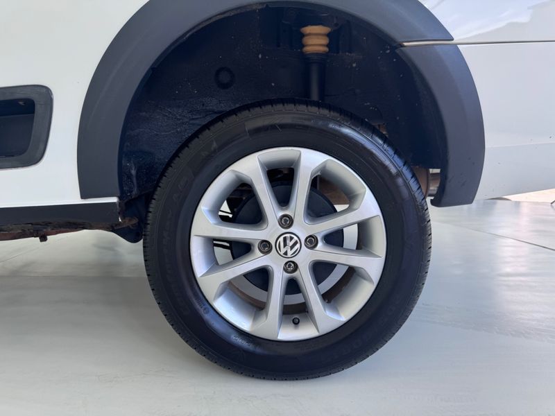 Volkswagen Saveiro Ce 2013/2014 COVEL VEICULOS ENCANTADO / Carros no Vale