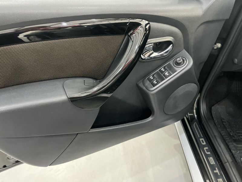 Renault Sandero Stex 16m 2018/2019 SIM AUTOMÓVEIS ROLANTE / Carros no Vale