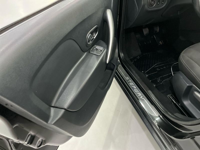 Renault Sandero Stex 16m 2018/2019 SIM AUTOMÓVEIS ROLANTE / Carros no Vale