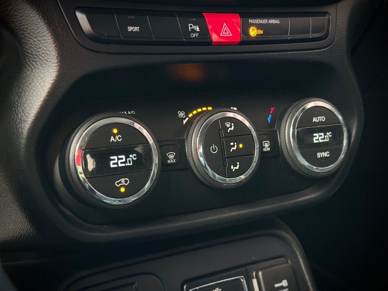 Jeep RENEGADE LONGITUDE 1.8 16V 2018 NEUMANN VEÍCULOS ARROIO DO MEIO / Carros no Vale