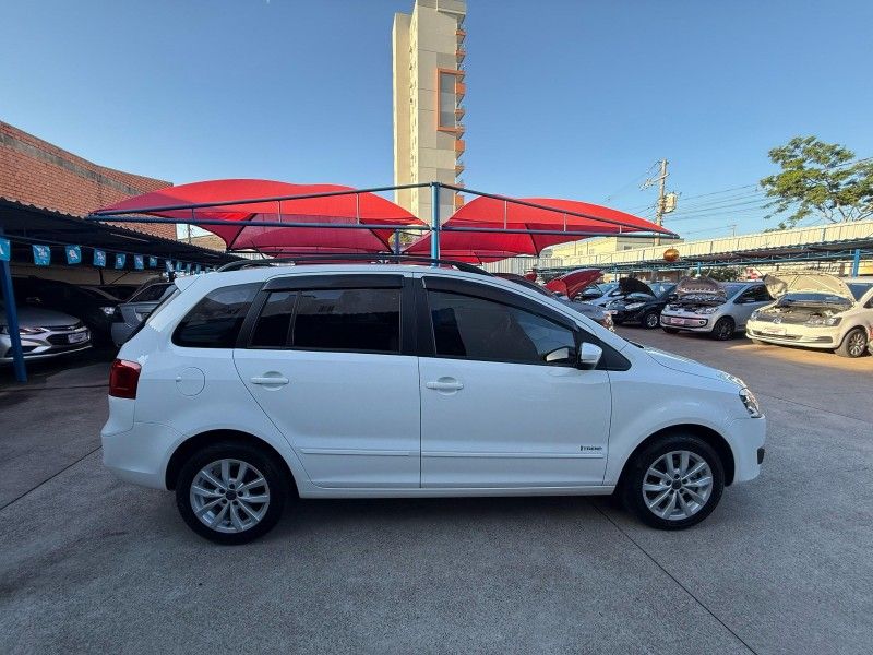 Volkswagen SPACEFOX I-TREND 1.6 8V 2013 FERREIRA VEÍCULOS VENÂNCIO AIRES / Carros no Vale