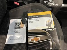 CHEVROLET ONIX 1.4 MPFI LT 8V 2014/2015 M&C AUTOMÓVEIS CAXIAS DO SUL / Carros no Vale