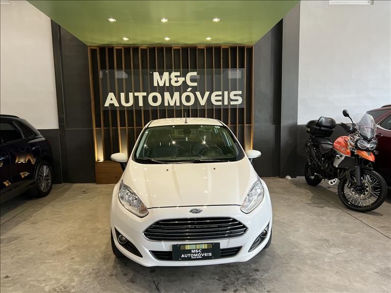 FORD FIESTA 1.6 Titanium Hatch 16V 2014/2015 M&C AUTOMÓVEIS CAXIAS DO SUL / Carros no Vale