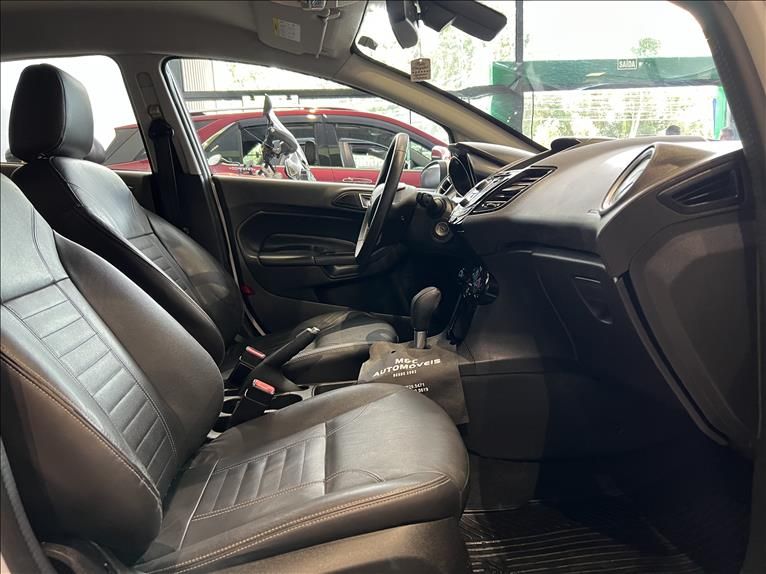 FORD FIESTA 1.6 Titanium Hatch 16V 2014/2015 M&C AUTOMÓVEIS CAXIAS DO SUL / Carros no Vale