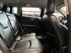 JEEP COMPASS 2.0 16V Longitude 2017/2018 M&C AUTOMÓVEIS CAXIAS DO SUL / Carros no Vale