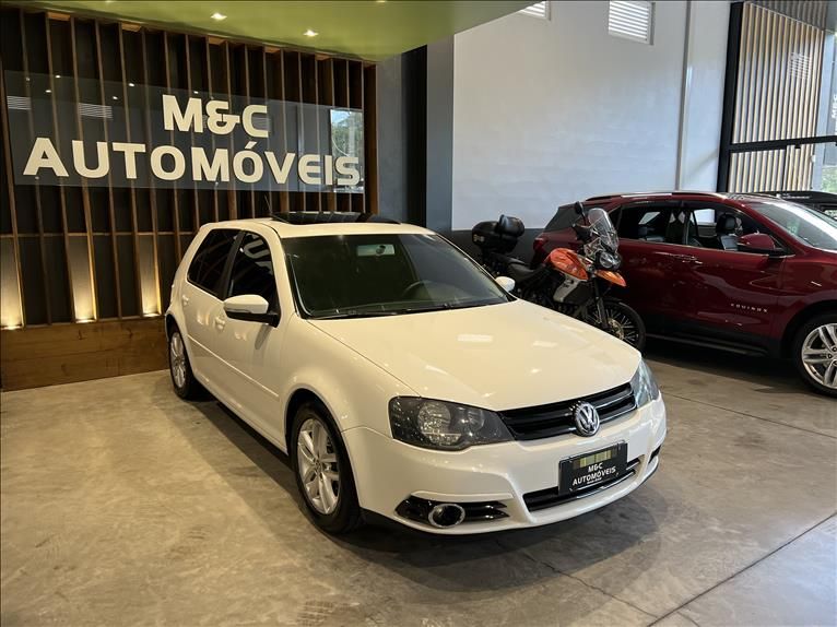 VOLKSWAGEN GOLF 1.6 MI 8V 2013/2014 M&C AUTOMÓVEIS CAXIAS DO SUL / Carros no Vale
