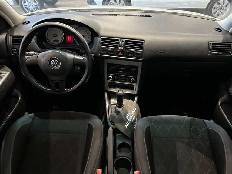 VOLKSWAGEN GOLF 1.6 MI 8V 2013/2014 M&C AUTOMÓVEIS CAXIAS DO SUL / Carros no Vale