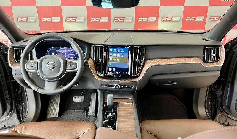 Volvo XC 60 T-8 Plus 2.0 AWD (Híbrido) 2022/2023 PC VEÍCULOS SANTA CRUZ DO SUL / Carros no Vale