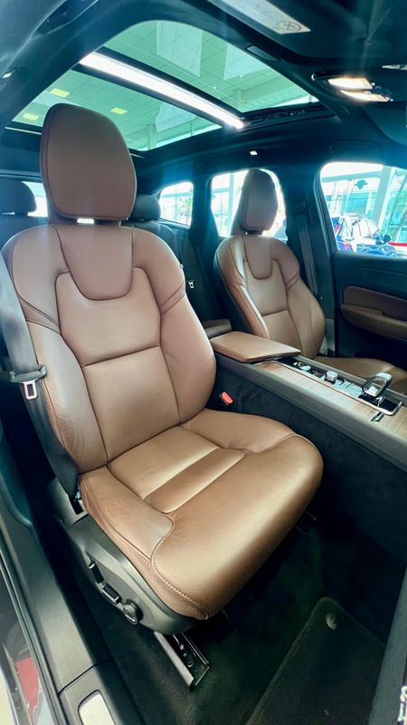 Volvo XC 60 T-8 Plus 2.0 AWD (Híbrido) 2022/2023 PC VEÍCULOS SANTA CRUZ DO SUL / Carros no Vale