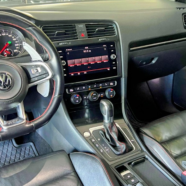 VOLKSWAGEN GOLF GTI 2.0 DSG 2014/2014 JOÃO CARROS MULTIMARCAS GUAPORÉ / Carros no Vale