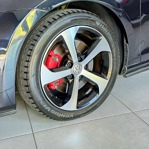 VOLKSWAGEN GOLF GTI 2.0 DSG 2014/2014 JOÃO CARROS MULTIMARCAS GUAPORÉ / Carros no Vale