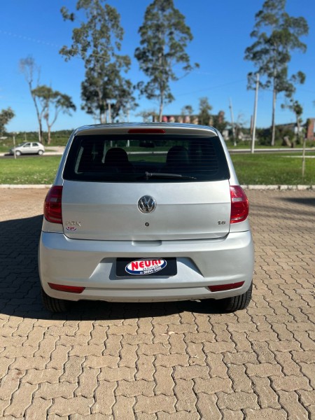 VOLKSWAGEN FOX 1.6 8V 2013 /2013 NEURI VEÍCULOS LAJEADO / Carros no Vale