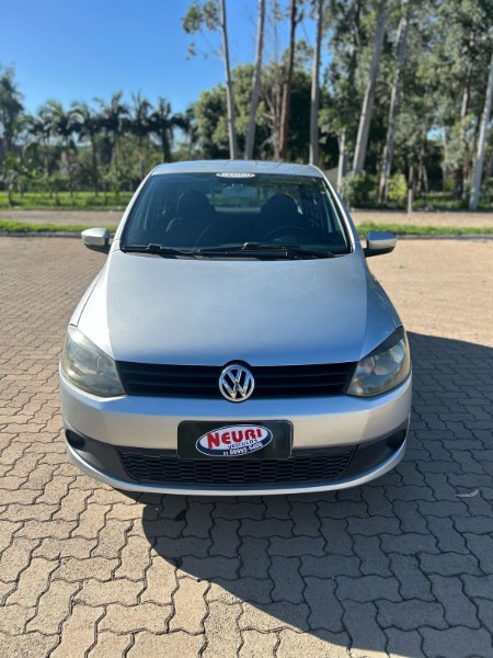 VOLKSWAGEN FOX 1.6 8V 2013 /2013 NEURI VEÍCULOS LAJEADO / Carros no Vale