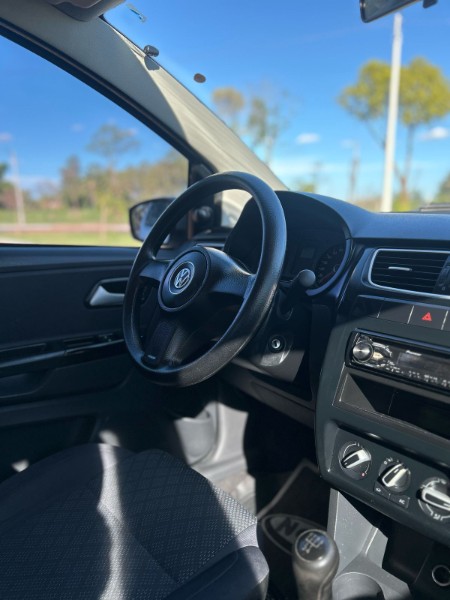 VOLKSWAGEN FOX 1.6 8V 2013 /2013 NEURI VEÍCULOS LAJEADO / Carros no Vale