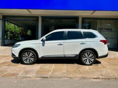 MITSUBISHI OUTLANDER HPE-S 2.2 DI-D AWD 2021/2022 SÉTIMA VEÍCULOS GUAPORÉ / Carros no Vale