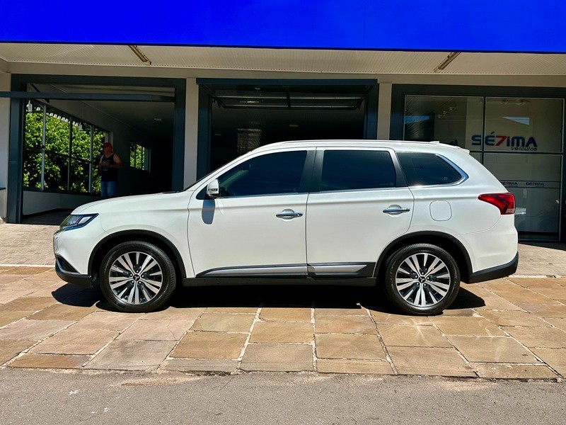 MITSUBISHI OUTLANDER HPE-S 2.2 DI-D AWD 2021/2022 SÉTIMA VEÍCULOS GUAPORÉ / Carros no Vale