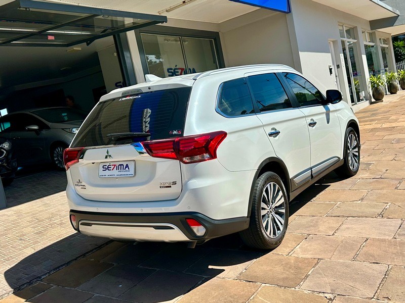 MITSUBISHI OUTLANDER HPE-S 2.2 DI-D AWD 2021/2022 SÉTIMA VEÍCULOS GUAPORÉ / Carros no Vale