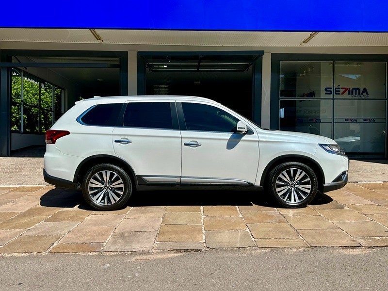 MITSUBISHI OUTLANDER HPE-S 2.2 DI-D AWD 2021/2022 SÉTIMA VEÍCULOS GUAPORÉ / Carros no Vale