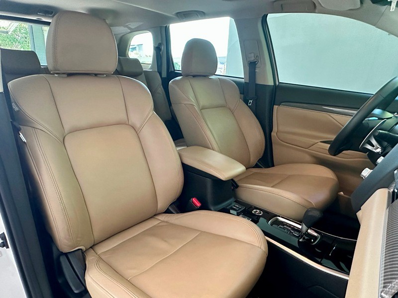 MITSUBISHI OUTLANDER HPE-S 2.2 DI-D AWD 2021/2022 SÉTIMA VEÍCULOS GUAPORÉ / Carros no Vale