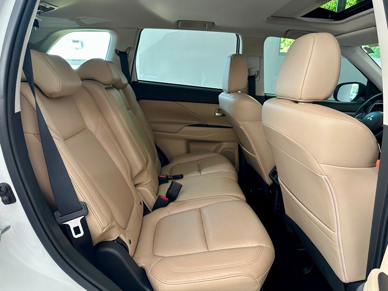 MITSUBISHI OUTLANDER HPE-S 2.2 DI-D AWD 2021/2022 SÉTIMA VEÍCULOS GUAPORÉ / Carros no Vale